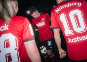 Ein Zeichen des Zusammenhalts / Der 1. FC Nürnberg und sein Hauptsponsor NÜRNBERGER Versicherung widmen den Fans und Mitgliedern ein Sondertrikot