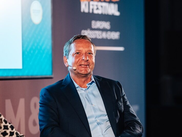 BIG BANG KI FESTIVAL in Berlin / Horst Heldt (Manager Union Berlin) prangert „bedenkliche“ Entwicklung bei Spielerkäufen der Fußball-Bundesligisten an