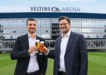 Vertrag bis 2036 verlängert: Brauerei ist weitere zehn Jahre Namensgeber der Veltins-Arena